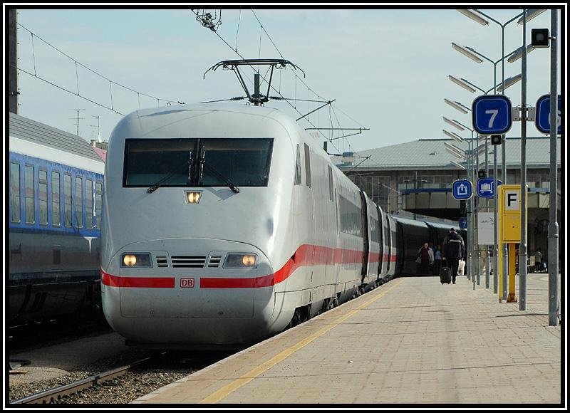 Und noch ein Bahnsteigfoto: IC 90 (im Redesign) von Wien-West nach Hamburg-Altona brachte mich am 1.4.2006 nach St. P�lten.