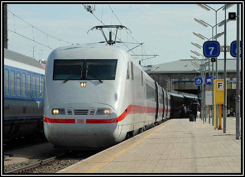 Und noch ein Bahnsteigfoto: IC 90 (im Redesign) von Wien-West nach Hamburg-Altona brachte mich am 1.4.2006 nach St. Plten.