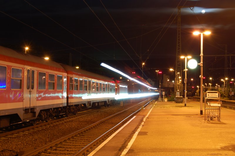 Unheimlich...^^ - Zwei 650er aus Ulm HBF kommend fahren am 26.07.07 gegen 23:30 Uhr in den Aalener Bahnhof ein. Die Beiden bilden den letzten Zug nach Crailsheim. Wer den verpasst, der darf bis morgen warten...
