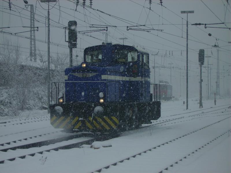 Unisped 12 kmpft sich durch den Wormse Schnee.