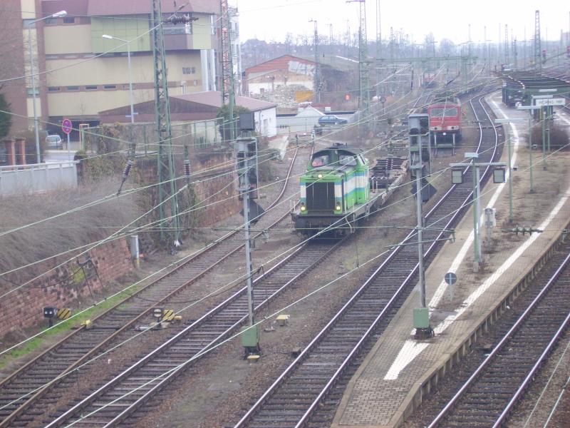 Unisped Lok42 bei der Ausfahrt von Worms.