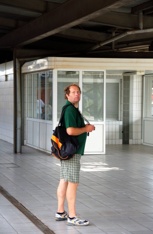 Unser  Truppfhrer  Rolf Ktteritzsch. Er fhrte uns beim Magdeburg-Treffen an. Fotografiert auf dem Magdeburger Hbf.