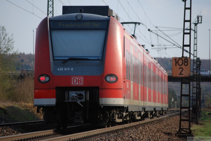 Unterm Marburger Landgrafenschloss (XIII). Kein Kasperltheater auf der R�ckseite von Quietschie: Der Vorhang ist unten. (07. April 2007, 17:53)