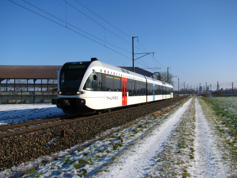Unterwegs auf der Seelinie: Der RABe 526 052 passiert soeben die Kompostier- und Klranlage Tgerwilen/Gottlieben. 1.Januar 2009