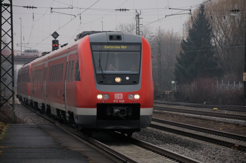 Unterwegs nach Karlsruhe: 612 648 donnert durch Oggersheim am Nachmittag des 7. Februars 2009.