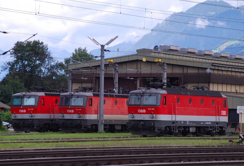 Urlaub 2009 Krnten - Am 9. Juli 2009 standen drei  Staubsauger , nmlich 1044 082 (rechts), 1044 069 (mitte)und 1044 055 (links) in Spittal-Millstttersee. Die Stadt heit eigentlich Spittal an der Drau.