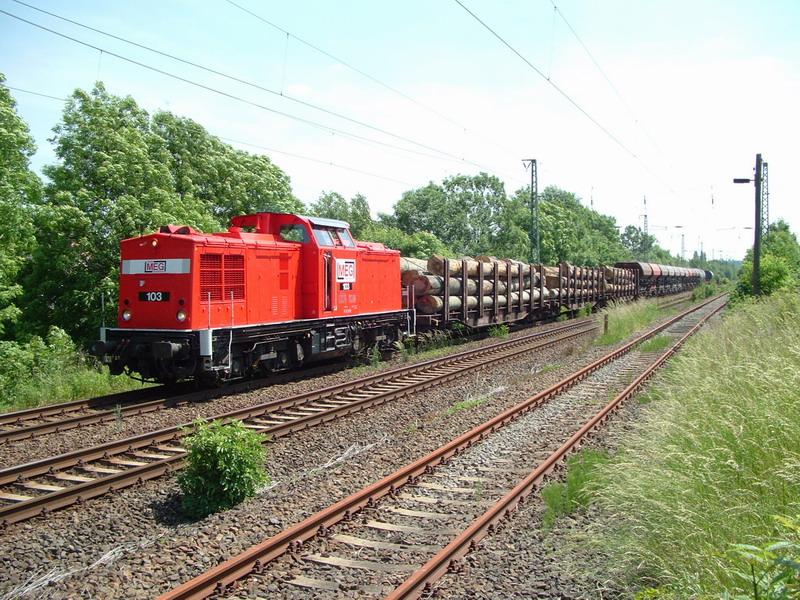 V 100 (103) der MEG in der Ausfahrt Altenburg in Richtung Leipzig am 03.06.2005.