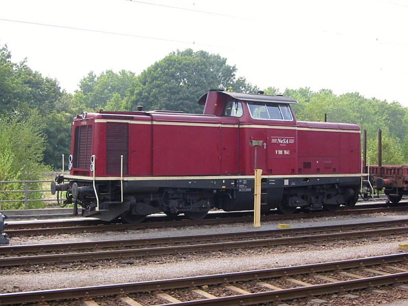 V 100 1041 der NeSa am 23.09.2003 im Hauptbahnhof Karlsruhe
