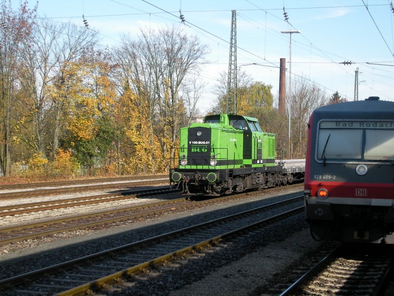 V 100-BUG-01 fast verdeckt von 928 409-2 in Lichtenfels. 01.11.2008