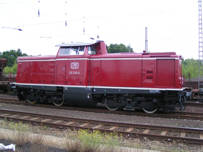 V 100 der EfW (ex DB) 212 240-6 am 04.07.2004 in Haltern/Westfalen. Die Lokomotive war gerade zu diesem Zeitpunkt frisch berholt worden und sah tatschlich ladenneu aus.
