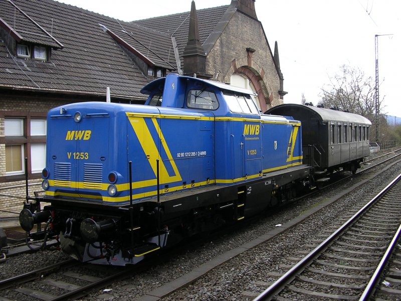 V 100 der MWB Nr. 1253 , ex DB 212 285 in Witten Hbf.(09.03.2008)