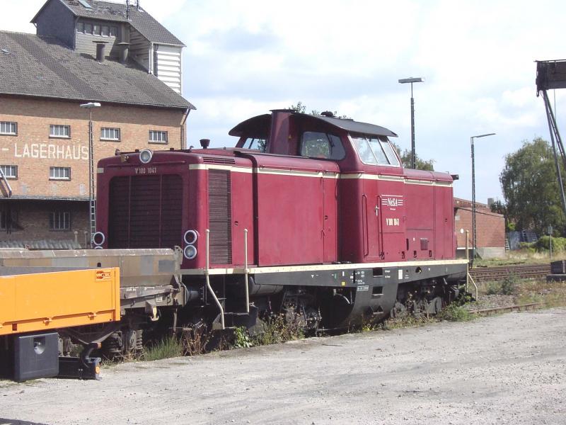 V 100 der NeSa. Aufenommen im Bahnhof Grnstadt im September 2003.