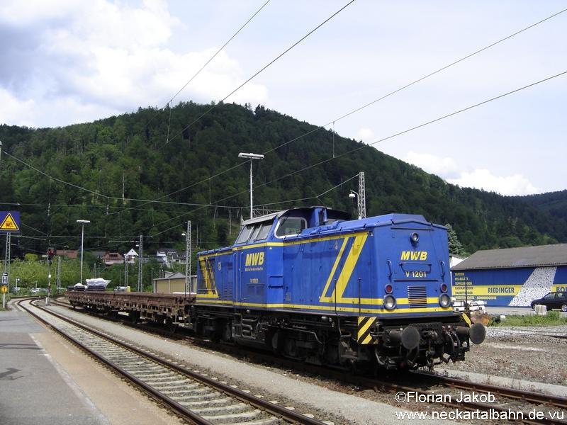 v 1201 der MWB am 8.06.2005 in Eberbach. In der Woche vom 12.06.2005 bis zum 19.06.2005 wurde die Odenwaldbahn(KBS 641) auf dem Streckenabschnitt zw. Eberbach und Kailbach modernisiert, weshalb in Eberbach ein reger Verkehr mit Bauzgen herrschte.