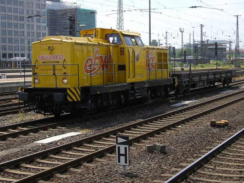 V 130 15,EBW Cargo mit Flachwagen in Dortmund Hbf.
EBW - Cargo Dachau ZNL : D - 97080 Wrzburg (29.06.2008)