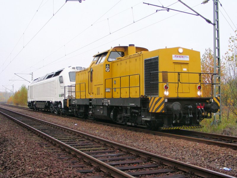 V 150.02 der SGL mit einer Vossloh EURO 4000 in Hamburg im Schlepp am 03.11.08