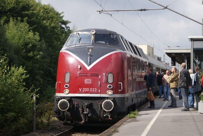 V 200 033 der MEH mit einem Sonderzug in Lippstadt am 24.08.08