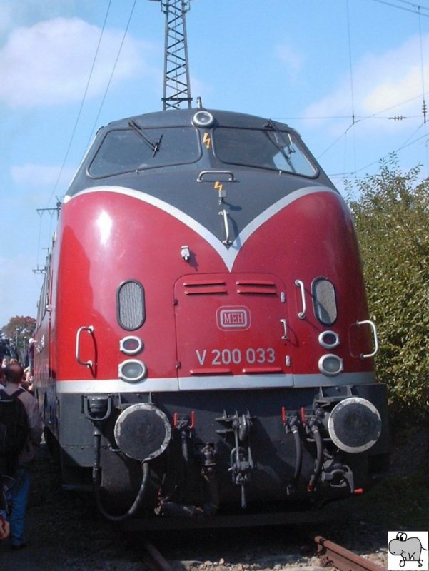 V 200 033 der Museumseisenbahn Hanau e.V. (MEH) bei der groen Fahrzeugparade „Ankunft: Eisenbahnstadt Frth“ anlsslich des 1000 jhrigen Stadtjubilum vom 15. / 16. September 2007 in Frth / Bayern.
Die Aufnahme entstand am 16. September 2007.