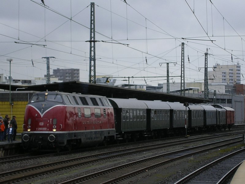V 200 033,der EF Hamm mit Sz im Dortmunder Hbf.(16.03.2008)  