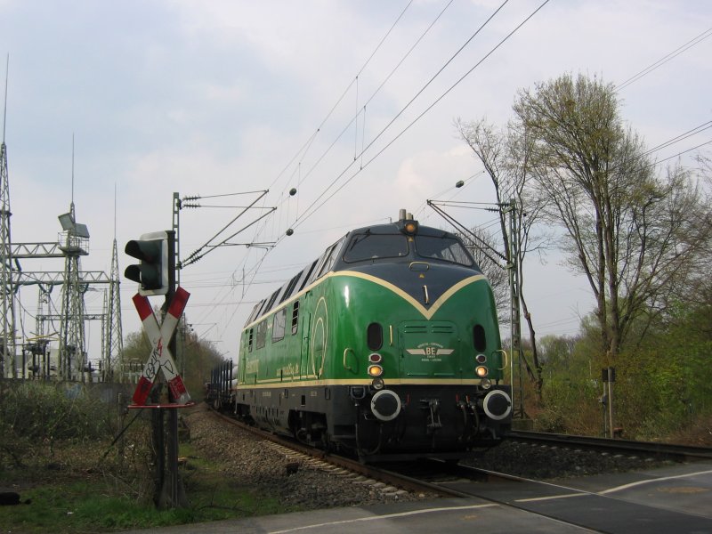V 200 der BE mit Alluzug am Km 28,190 am 11.04.2008