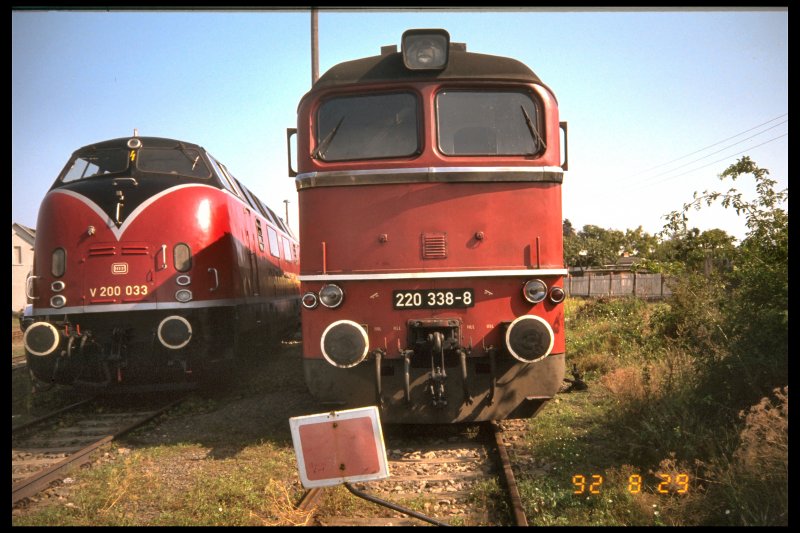 V 200 der DB und BR 120 (220) der DR in Erfurt-West, Fahrzeugausstellung 1992
