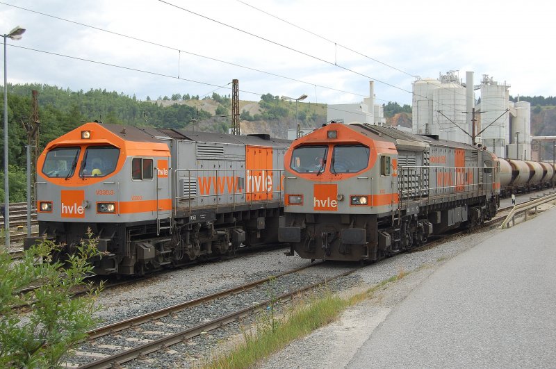 V 330.3 und V 330.2 der hvle im Kalkwerk in Rbeland. 330.2 war die Zuglok des Zuges, whrend 330.3 die Schublok war. Juli 2008