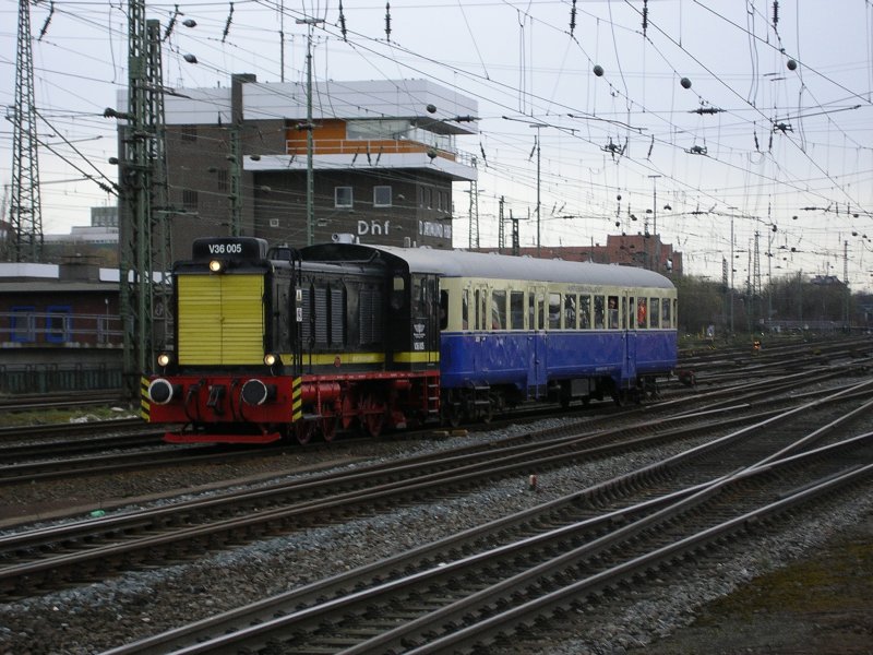 V 36 005 mit DEV T 2 302 001 am Haken ,Einfahrt im Dortmunder Hbf.,Gleis 8 (09.03.2008)