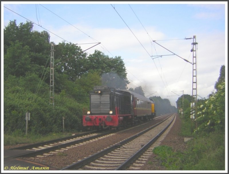 V 36 406 der Historischen Eisenbahn Frankfurt am Main und V 62 der Darmstdter Kreineisenbahn am 17.05.2007 mit einem Pendelzug anllich der 8. Kranichsteiner Bahnwelttage kurz vor Darmstadt Nord in Fahrtrichtung Hauptbahnhof.