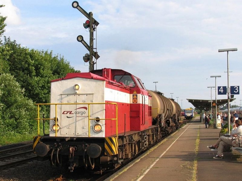 V100 04 (ehemalige DR 110 430-6, DB 202 430-5) der CFL Cargo Deutschland GmbH mit Gterzug Niebll-Tnder auf Bahnhof Niebll am 22-6-2007.