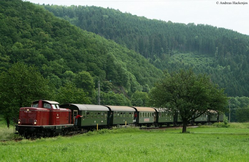 V100 1357 der GES mit dem DPE 31971 (Stuttgart Hbf-Triberg) am Esig Hausach 24.5.09