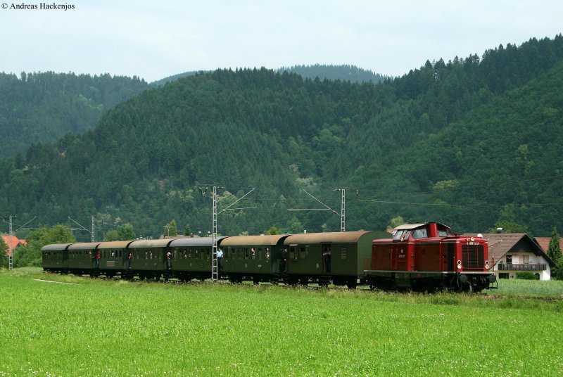 V100 1357 der GES mit dem DPE 31971 (Stuttgart Hbf-Triberg) am Esig Hausach 24.5.09