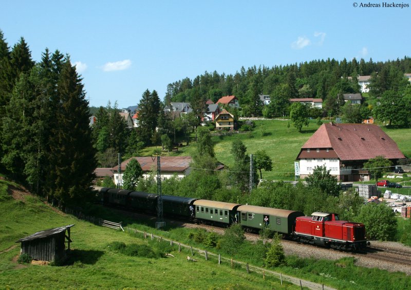 V100 1357 der GES mit dem DPE 31971 (Hausach-Stuttgart Hbf) am km 69,1 24.5.09