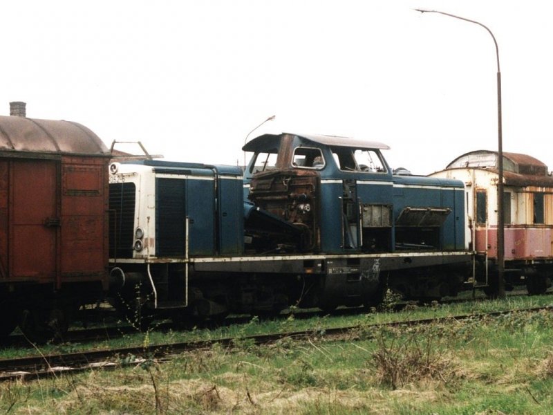 V100 211 052-6 in Lengerich am 23-4-2001. Bild und scan: Date Jan de Vries. 