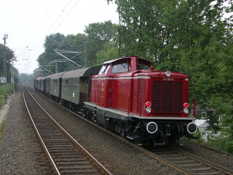 V100, 212 007 im Schub des SDZ 91789 von Essen Steele nach Bochum Hbf.,in Essen-Eiberg.(21.09.2008)