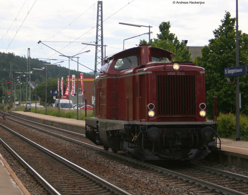 V100 2335 der Nesa beim Umsetzen in St.Georgen(Schwarzw) 19.6.08
