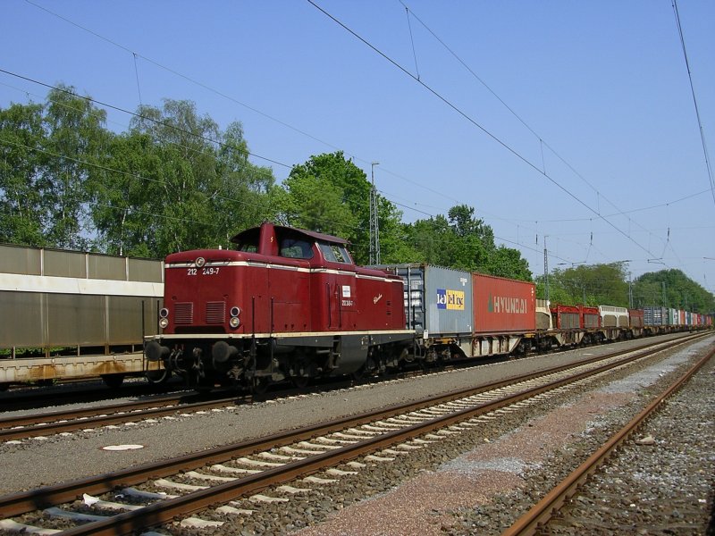 V100, BR 212 249-7 mit dem Namen  Clrchen  zieht einen gemischten GZ durch Hamm - Pelkum in Richtung Oberhausen.(09.05.2008)