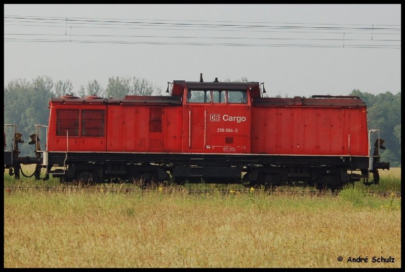 (V100 exDR) 298 084-5, DB, 2006-06-20, als Teil eines Lokzuges bei Ahrensdorf