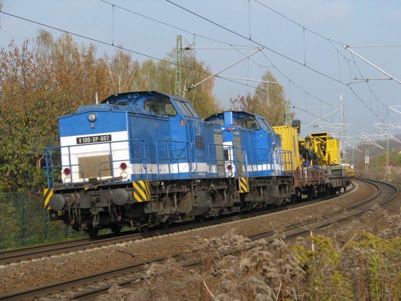 V100-SP-007 der Firma SLG Spitzke Logistik fr Gleisbauarbeiten mit Kranzug Ausfahrt Crimmitschau in Fahrtrichtung Werdau. Aufnahmezeitpunkt: 25.10.2008 12:14 Uhr 
