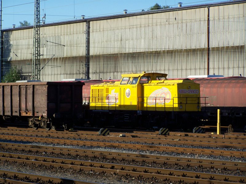 V100.18 von EBW-Cargo als BauLokzug im Gterbereich des Bahnhofs Aalen. Aufgenommen am 19.06.07