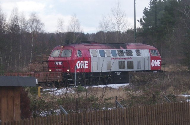 V160 mit Panzer verl�sst Munster.