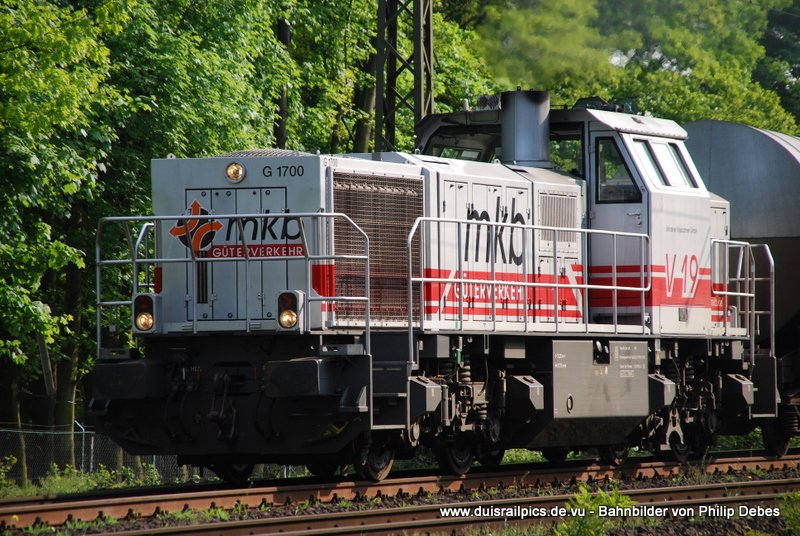 V19 (Mindener Kreisbahnen GmbH) fhrt am 30. April 2009 um 16:56 Uhr mit einem GZ durch Duisburg Neudorf