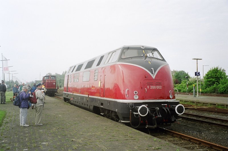 V200 002 zum 40 jhrigem Jubilum der Vogelfluglinie in Puttgarden. 24.05.2003 Scan vom Negativ

