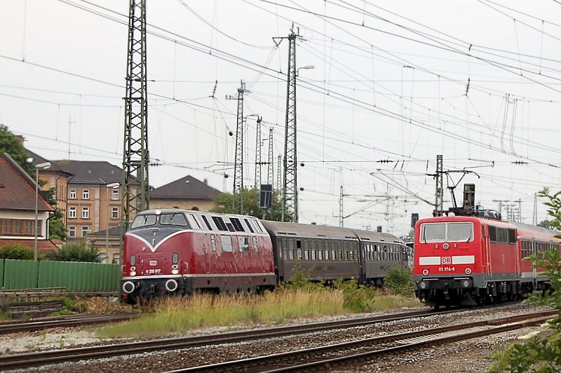 V200 017 mit Sonderzug Teil 2 im Bhf Lichtenfels 20_06_2009
weitere Bilder unter http://820840.startbilder.de/
