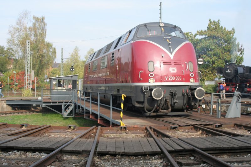 V200 033 am 3.10.2007 in Heilbronn auf der Drehscheibe