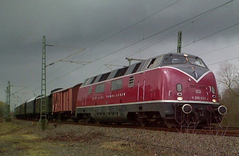 V200 033 der Museumseisenbahn Hamm durchfhrt am 16.03.2008 den Abzw Horstmar mit DPE 92891