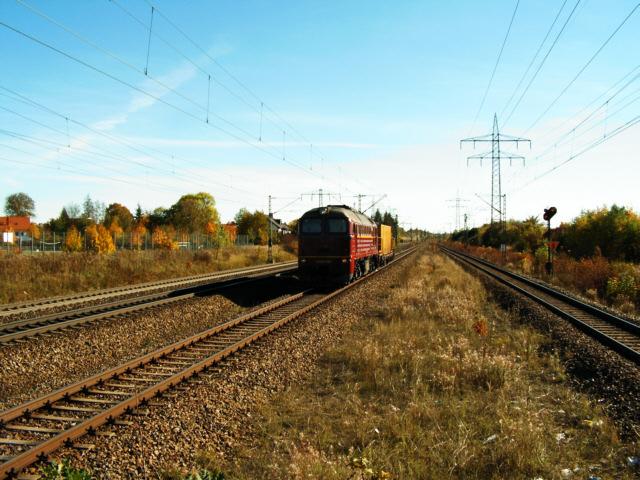 V200 507 mit ihrem Schienenreinigungszug in MLW.