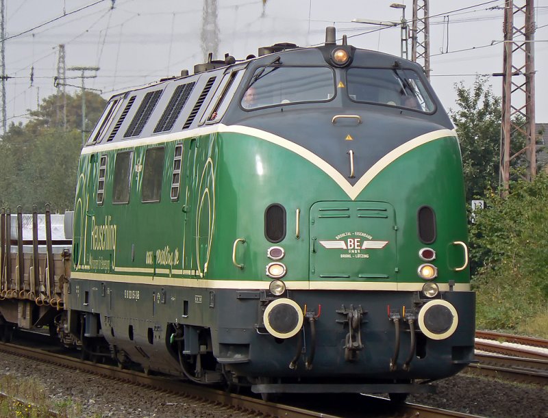 V200 der Brohltalbahn mit einem Aluzug, aufgenommen in Ratingen Lintorf am 9.9.09