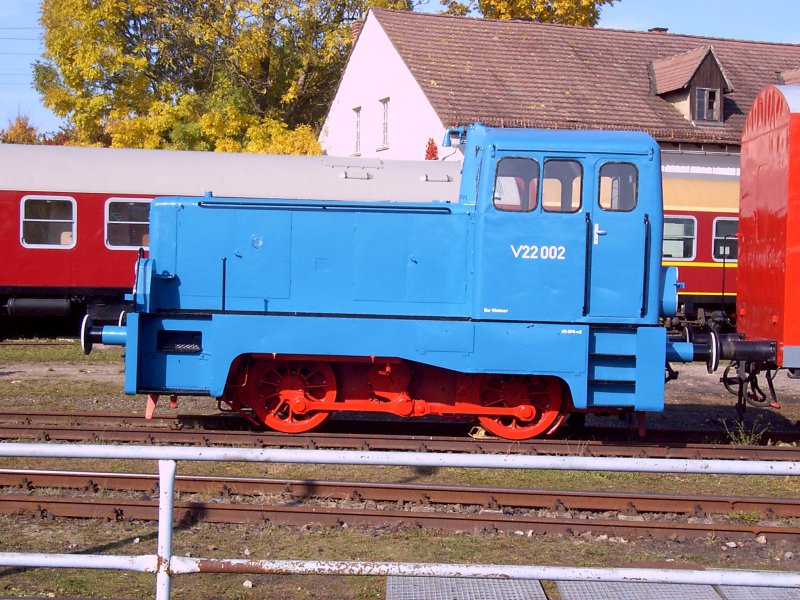 V22 002 am 11. und 12.10.08 im BW Weimar zum Betriebsfest. Frisch gestrichen hat sie sich prsentiert.