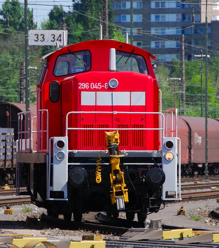 V296 045-8 in Warteposition auf dem Rangierbahnhof Hagen-Vorhalle.