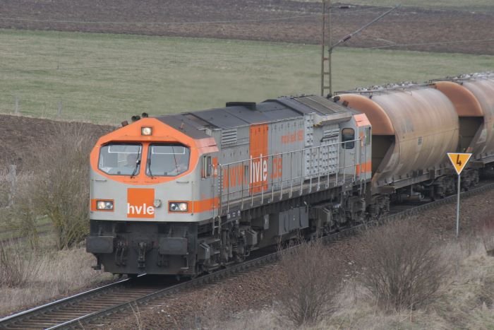 V330.2 zieht einen leeren Kalkkesselzug von Httenrode nach Rbeland; 08.04.2008
