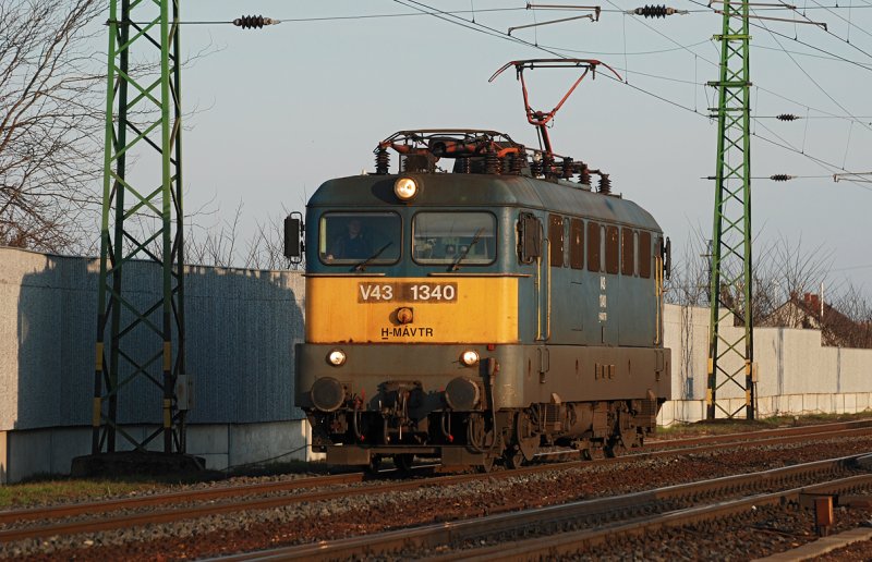 V43 1340 im letzten Abendlicht des 16.03.2009 kurz vor Hegyeshalom.